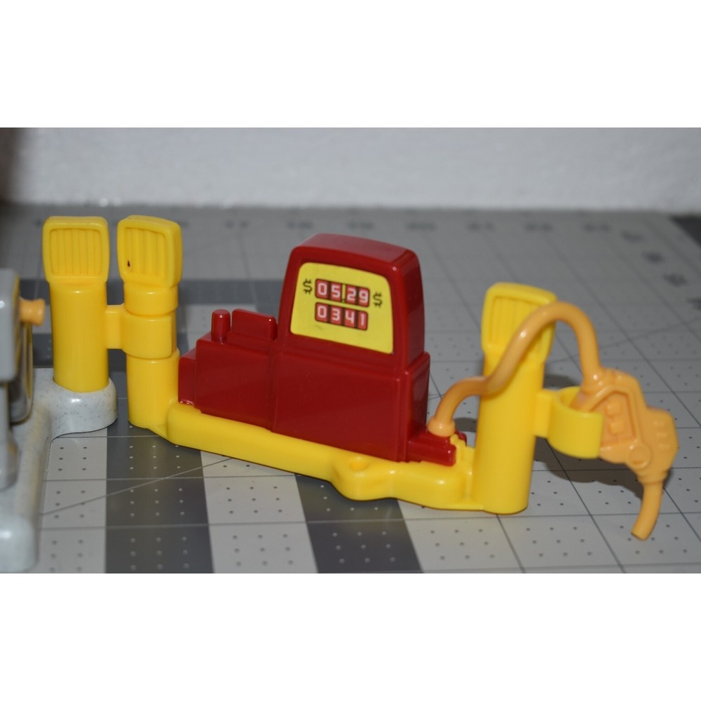 Fisher Price Little People 2002‎ CAR WASH GAS PUMP Garage Town Building Service - Picture 14 of 14